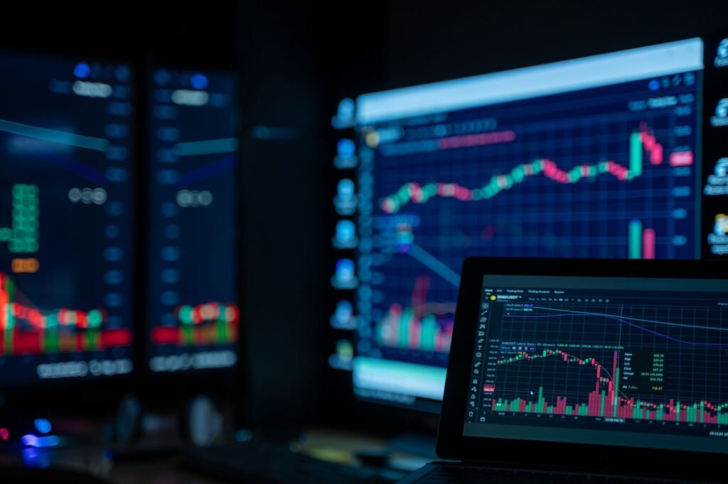Bull and bear market scenarios for Macro Currents: Trade Tensions and Tech Catalysts