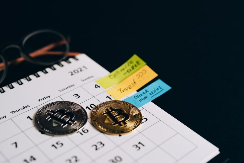 Forward market outlook for Macro Crossroads: Assessing Bitcoin and XRP Amid Regulatory and Monetary Shifts